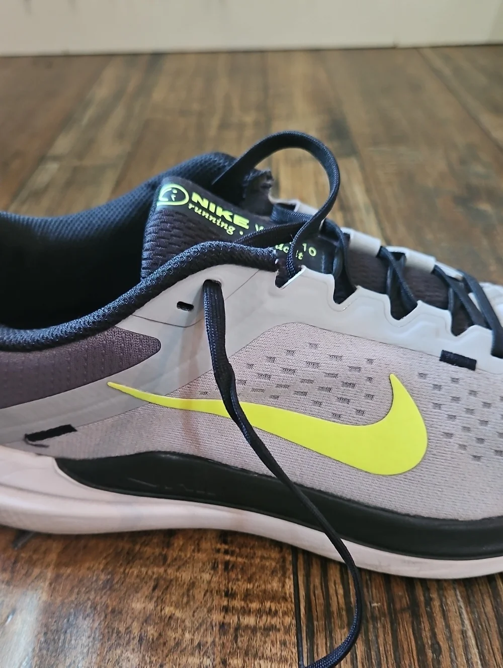 Nike Winflo 10 Men's‎ Gray & Neon Yellow Lightweight Breathable Running Shoes